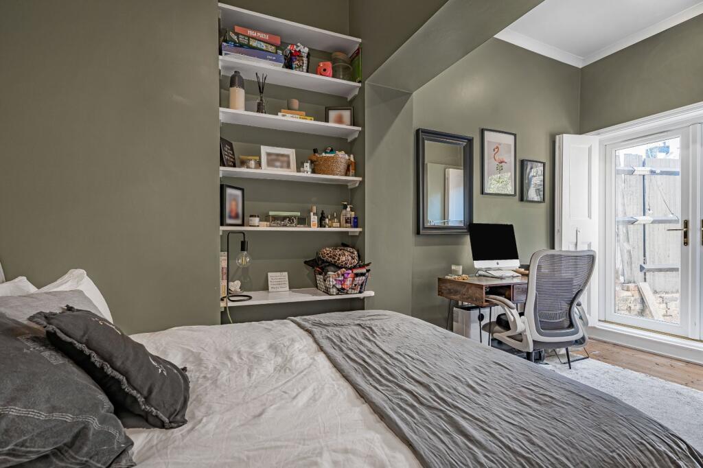 Apartment in London - More