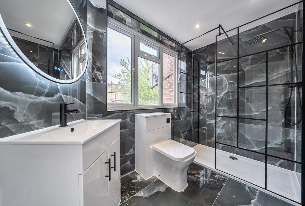 House in London, Morden - View 3