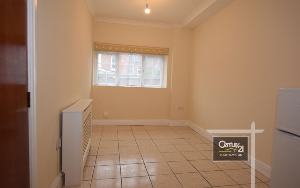 Apartment in Southampton - View 4