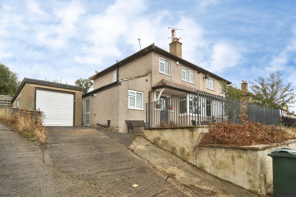 House in Bradford, Stockbridge, Keighley - View 2