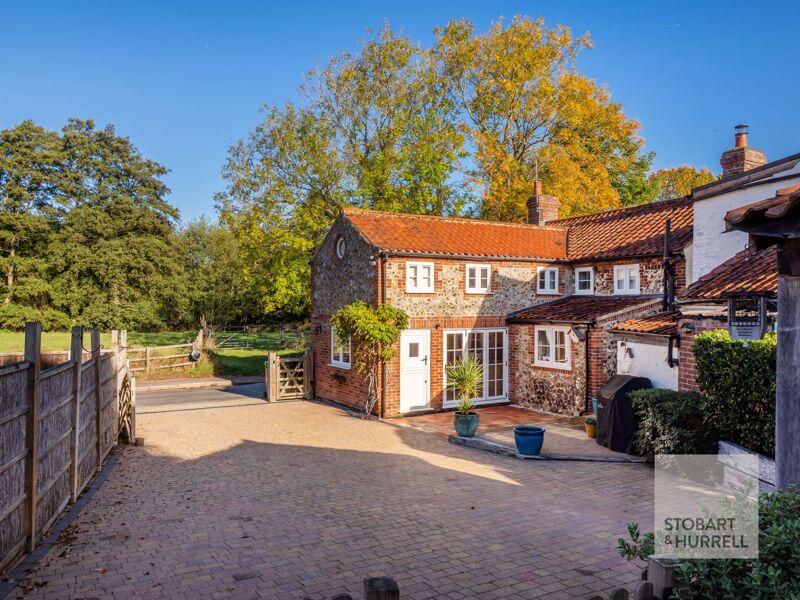 4-bed house on Flint Cottage, Frettenham Road, Horstead, Norfolk, NR12 7LB, £500,000