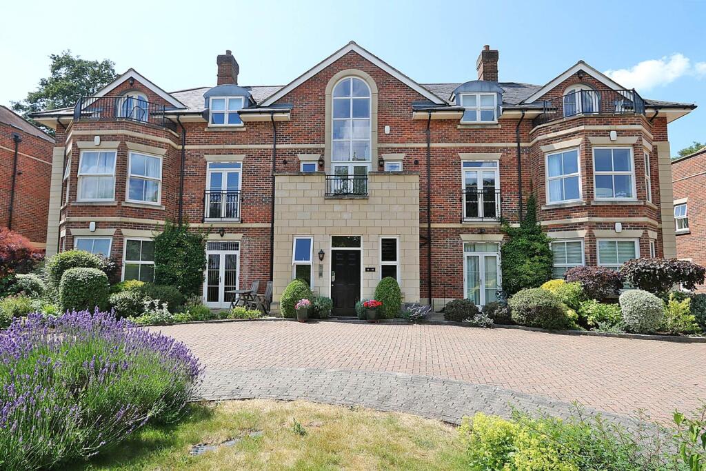 Main image of property: Breedons Hill, Pangbourne - Walk to the shops & train station