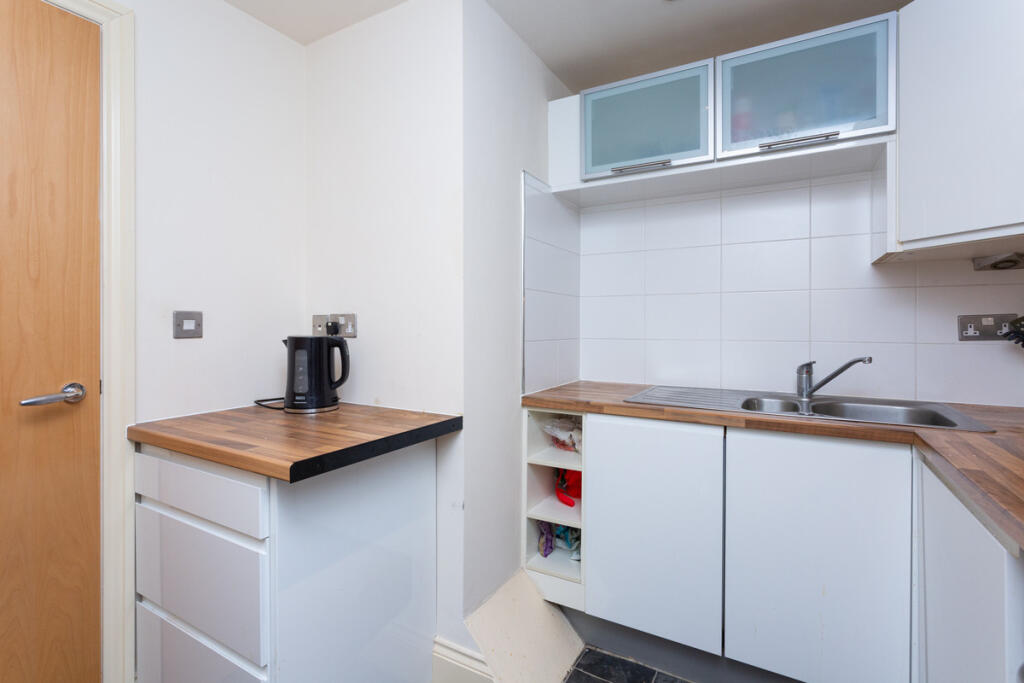 Apartment in Preston, Avenham - More