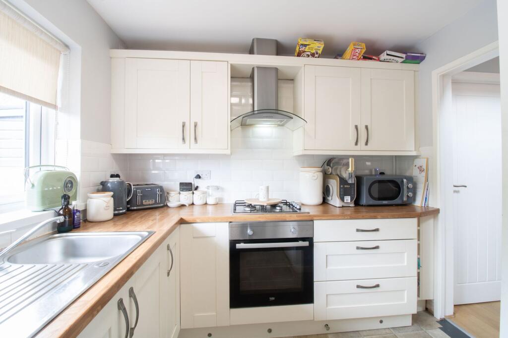 House in Crumlin, Trinant - View 5