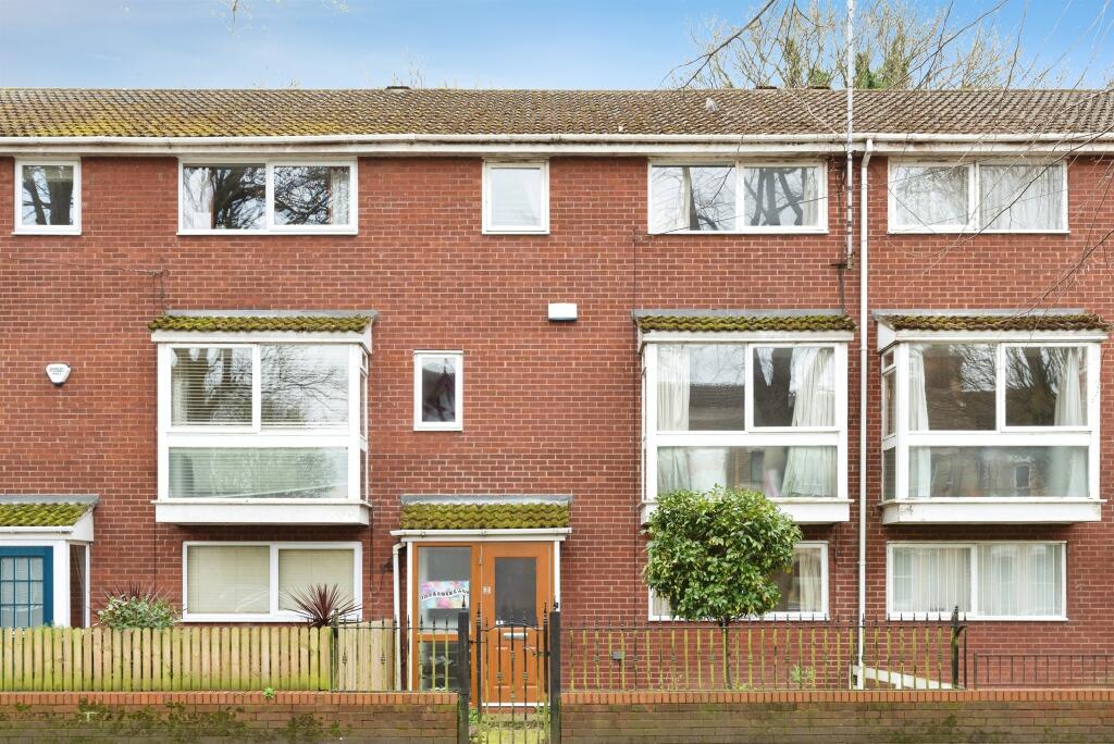 Main image of property: Avenues Court, Hull