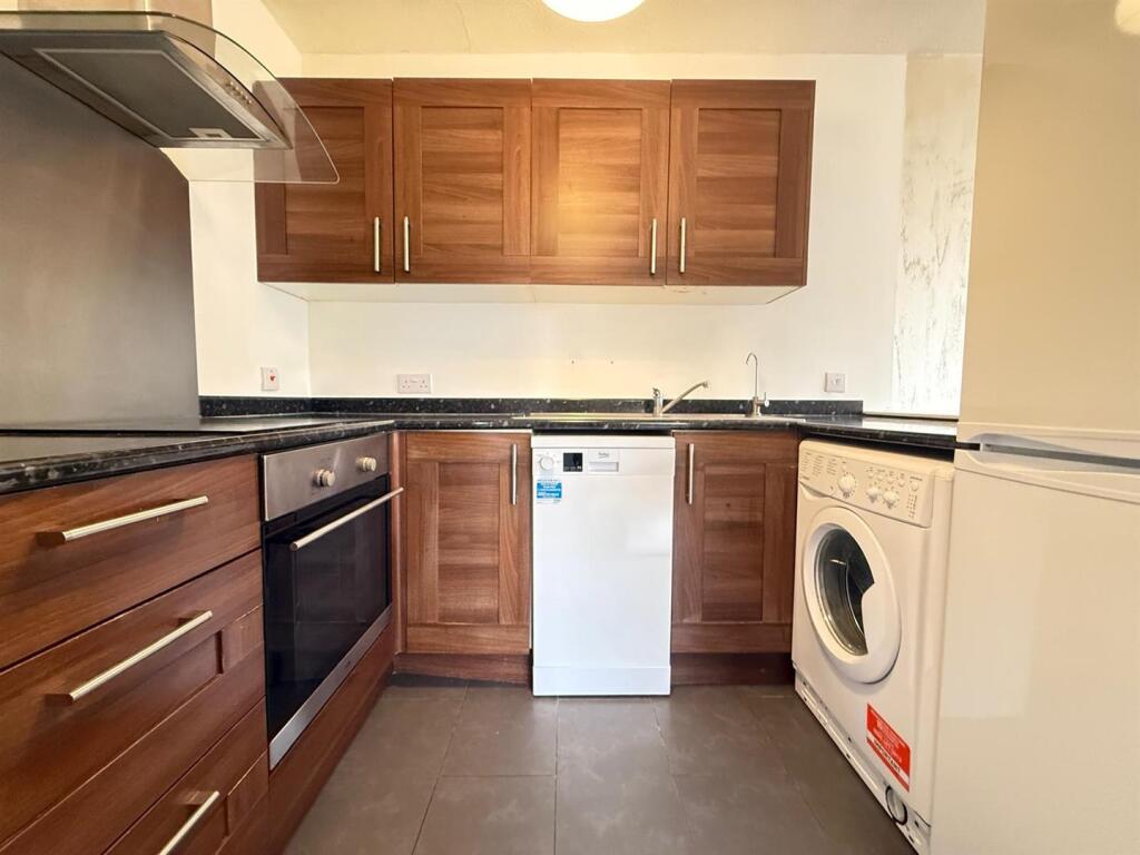 Apartment in Romford - More