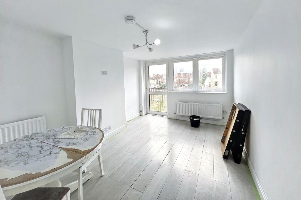 Apartment in London - More