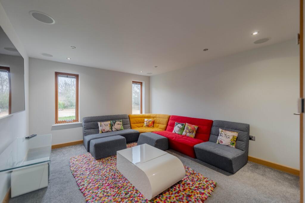 Mill Lane, St. Neots, Cambridgeshire, PE19 6EF - More