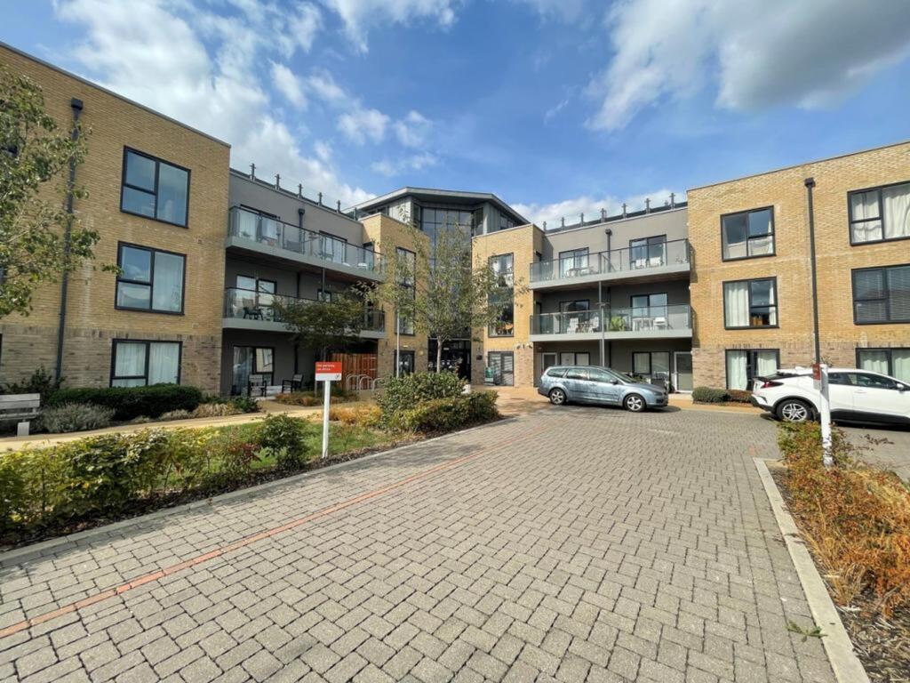2-bed flat on St Edmunds Way, CB22, £251,250