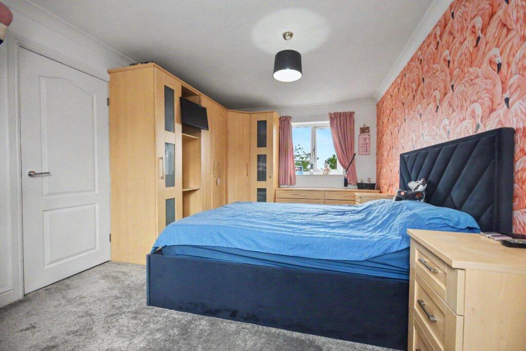House in Wakefield, Outwood - More