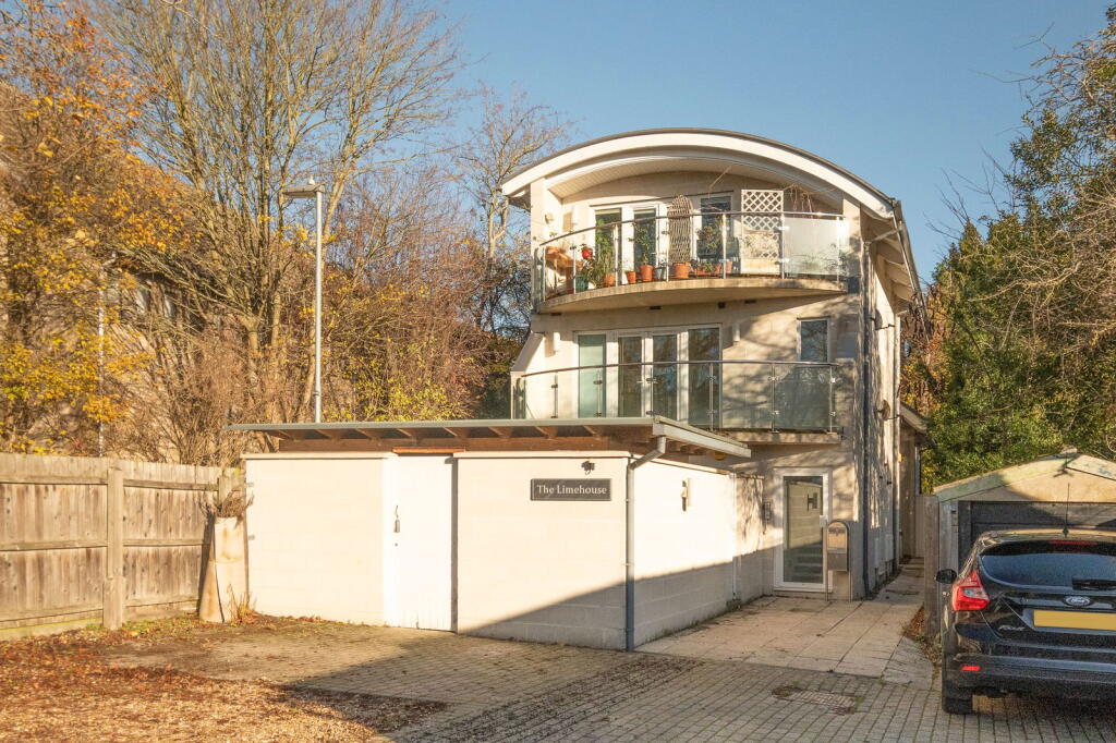 Main image of property: Arbury Road, Cambridge, CB4 2JE