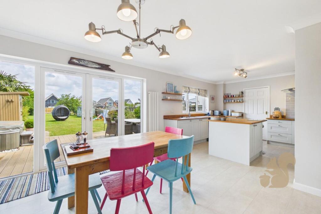Empress Avenue, West Mersea, CO5 photo 4
