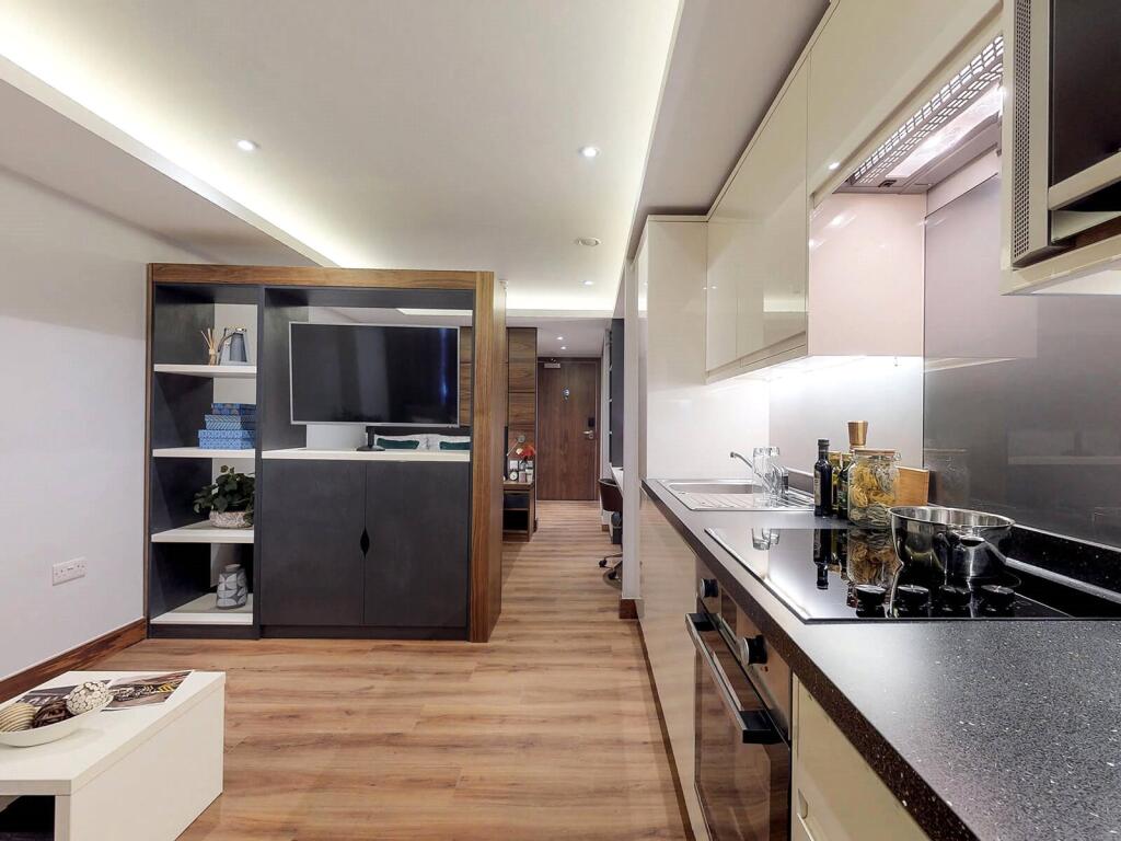Apartment in Leeds, Arena Quarter, Woodhouse - View 2