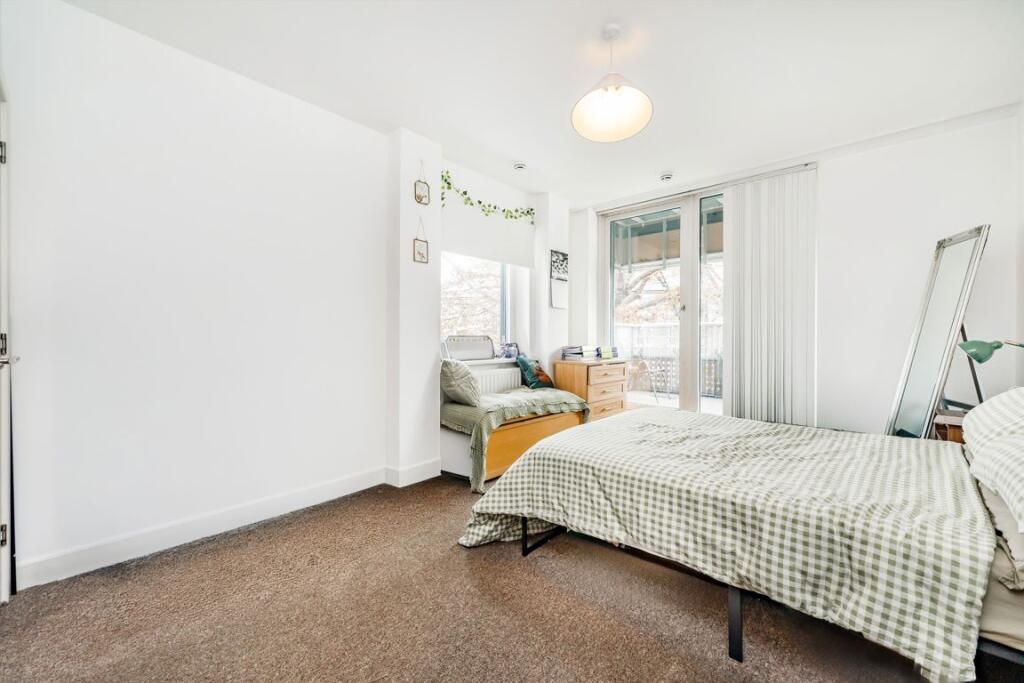 Apartment in London - View 5
