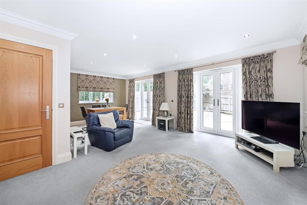 House in Croydon - More