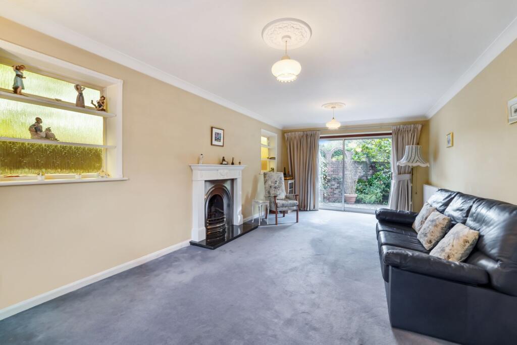 House in Epsom and Ewell, Woodcote, Epsom - View 3