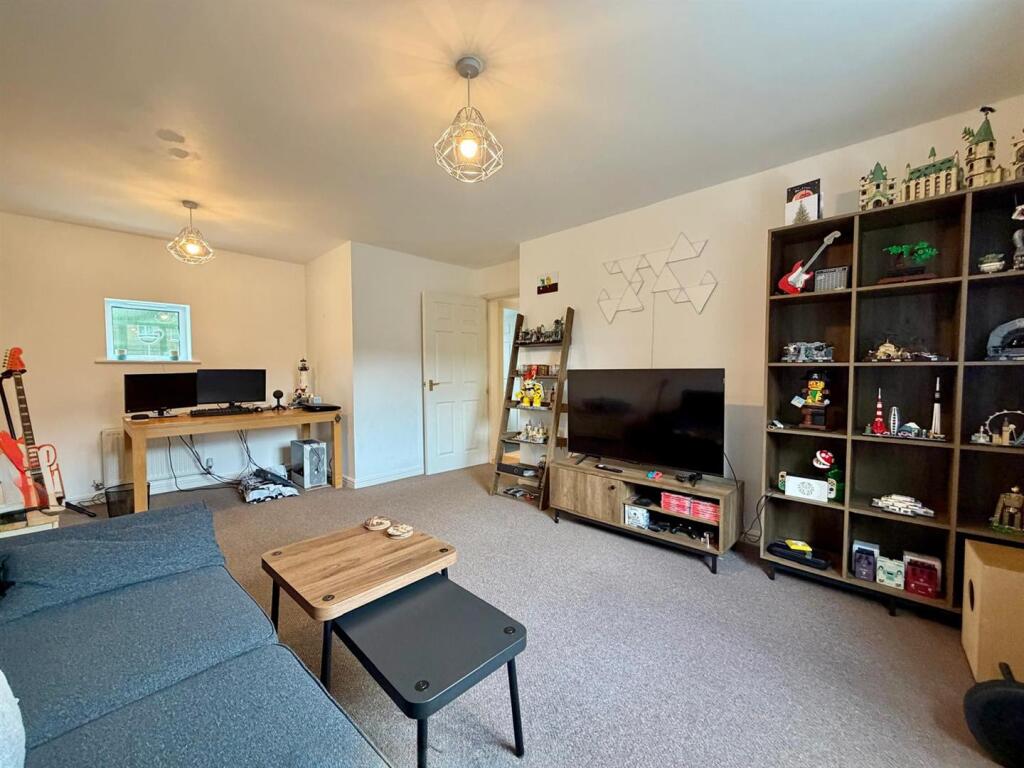 Apartment in Warwick, Whitemoor, Kenilworth - View 3