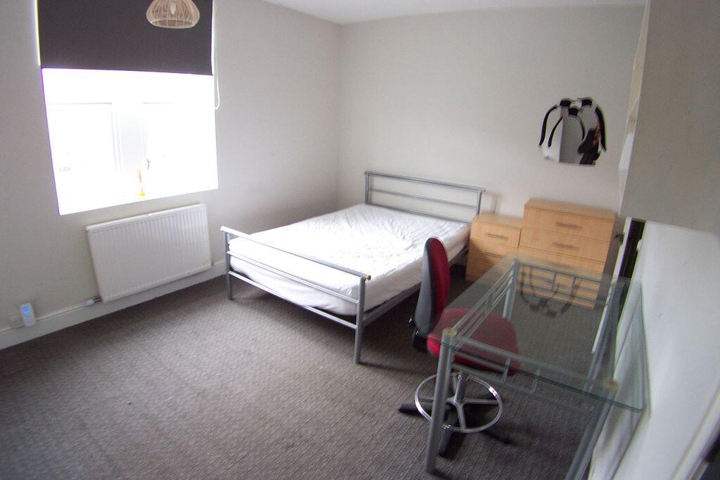 House in Leeds, West Yorkshire - View 5