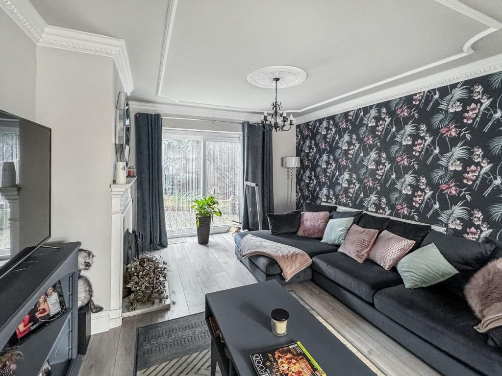 House in Bromley - More