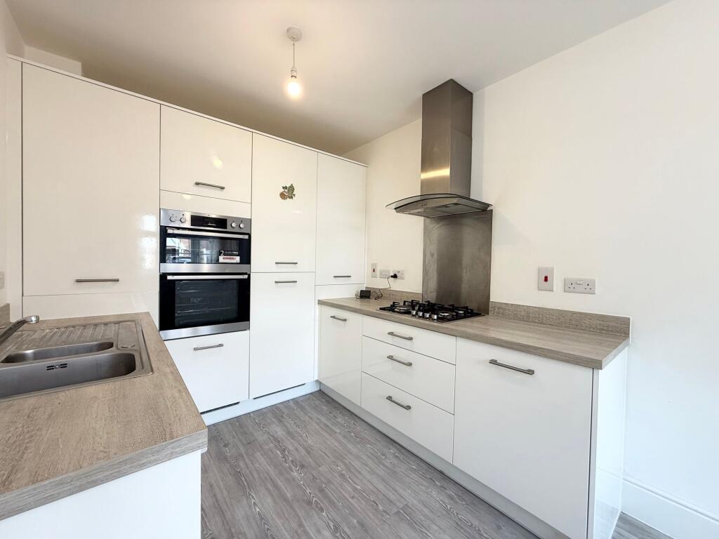 House in Luton - View 2