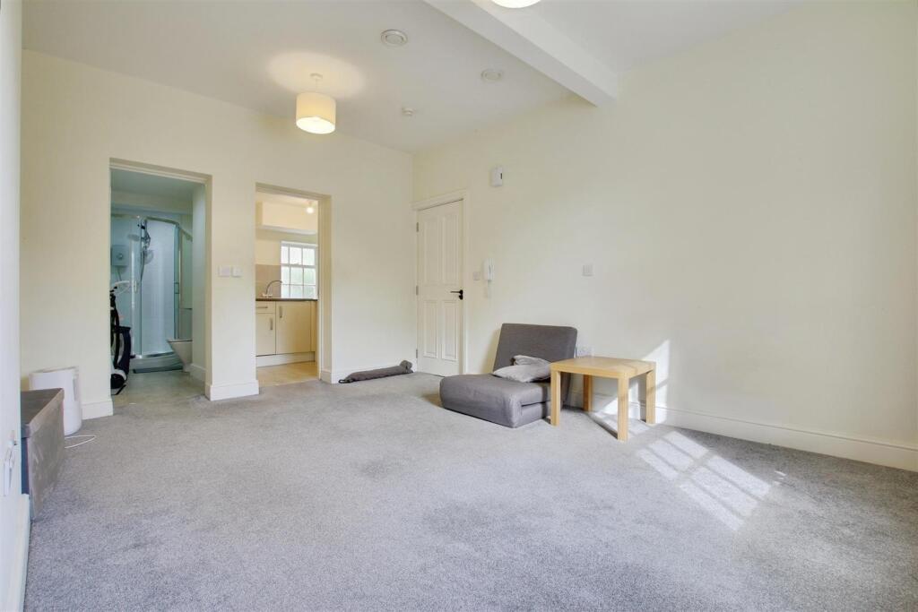 Apartment in Peterborough - More
