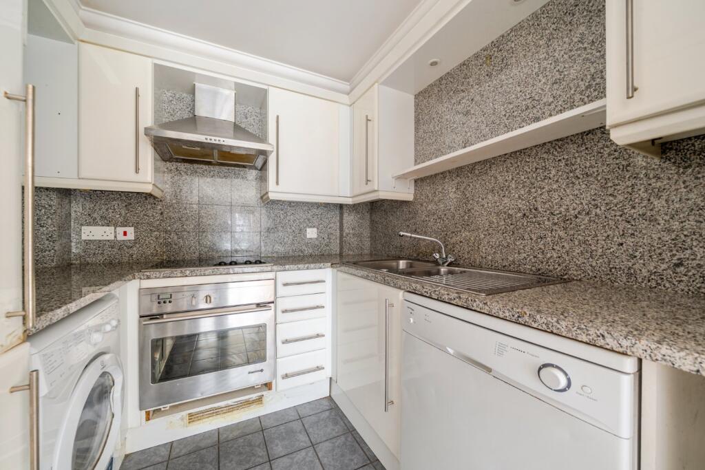 Apartment in London, Paddington - More