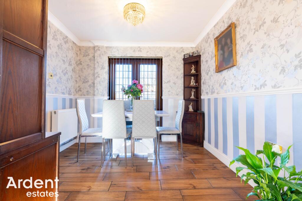 House in Maldon - More