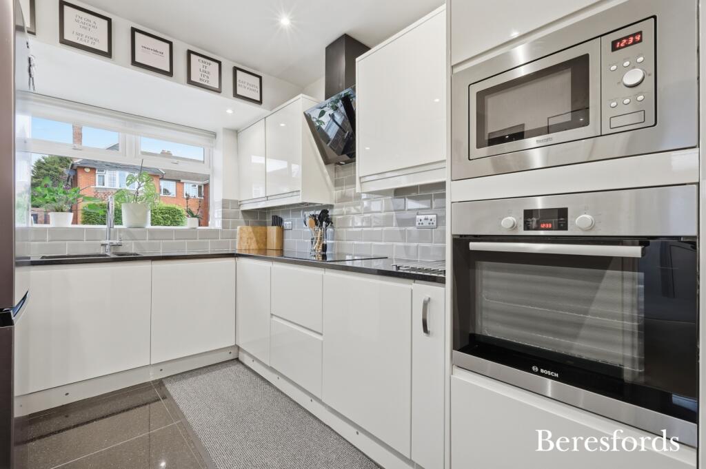 House in Brentwood, Hutton Mount - View 2