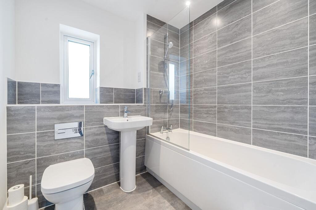 House in Rushmoor, Sky Plaza, Farnborough - View 4