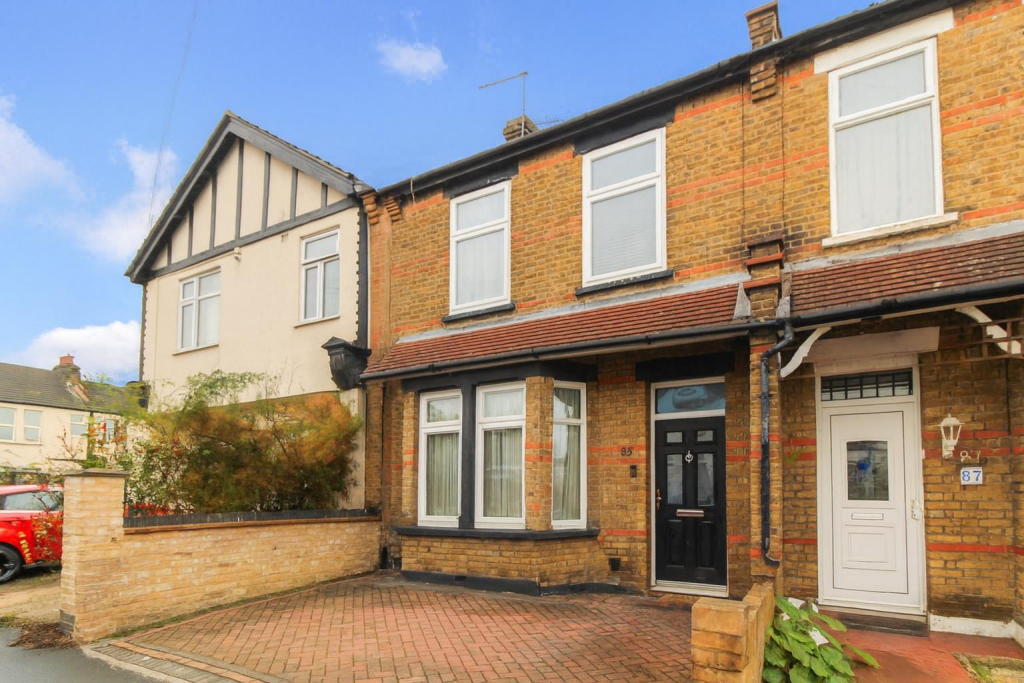 3-bed terraced on North Avenue, Southend-On-Sea, £300,000