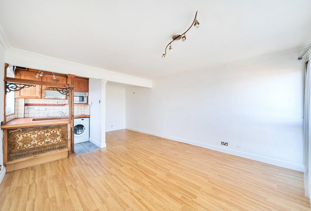 Apartment in London, Woodcote, Woodcote Green - View 4