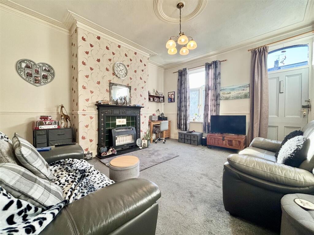 House in Bradford, Four Lane Ends, Scholemoor - View 5