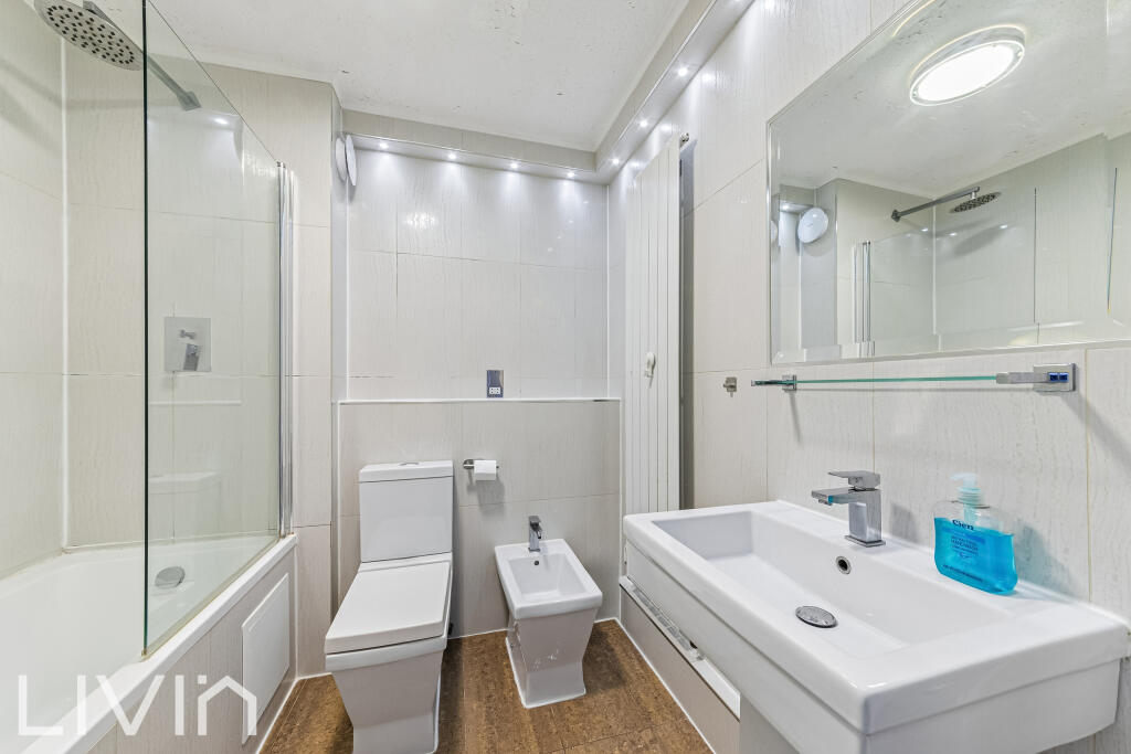 Apartment in Croydon - More