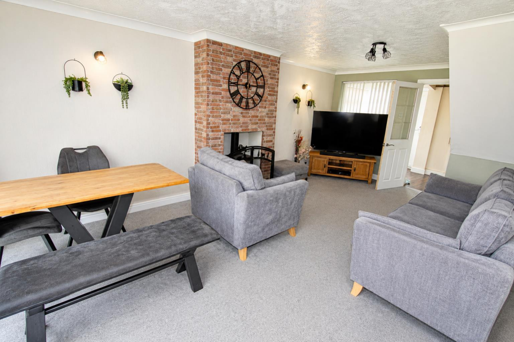 St. Giles Close, Rowley Regis photo 4