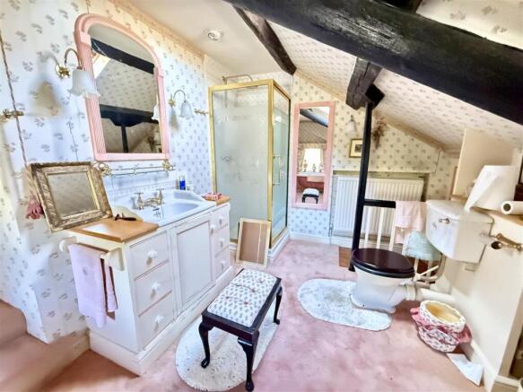 Rear Ensuite