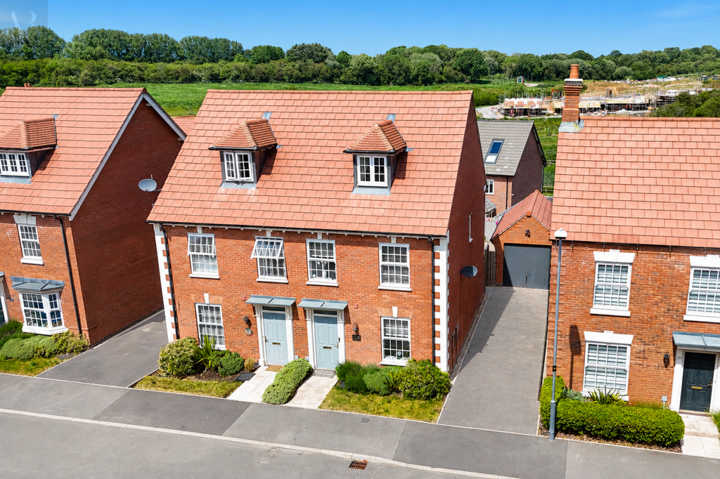 3-bed semi-detached on Catlow Street, Hugglescote, Coalville, Leicestershire, £280,000