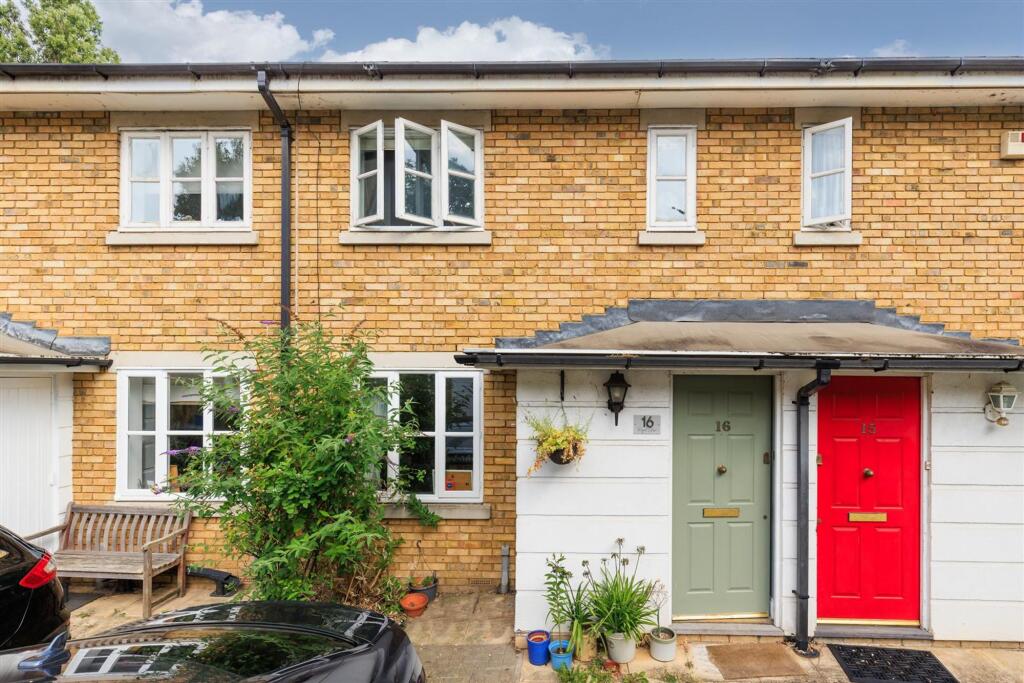 Main image of property: Royal Close, Stoke Newington, N16