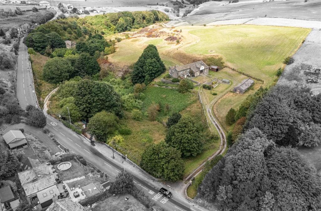 House in Bradford, Denholme Clough, Denholme - View 4