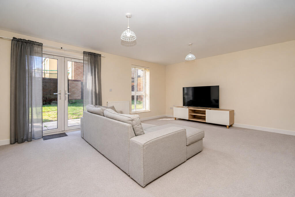House in Milton Keynes, Whitehouse - More