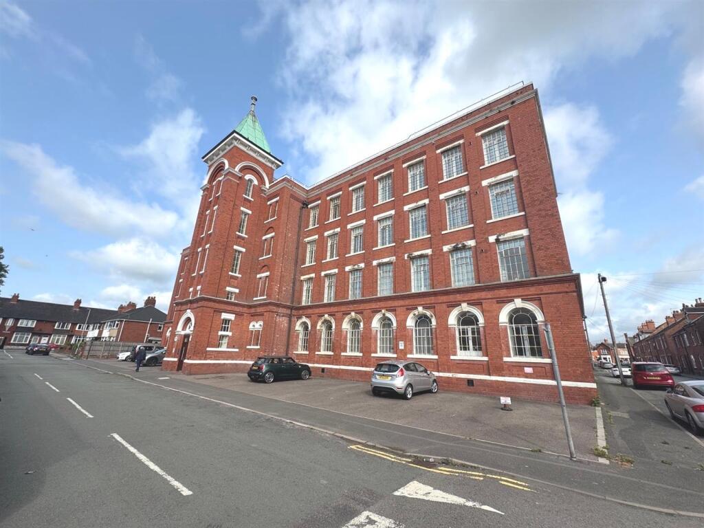 2-bed apartment on Waterloo Mill, Leek, £125,000