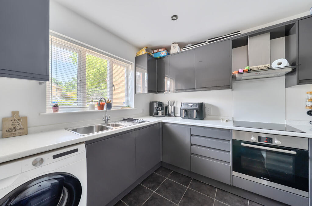Flemish Place, Warfield, Bracknell - View 2