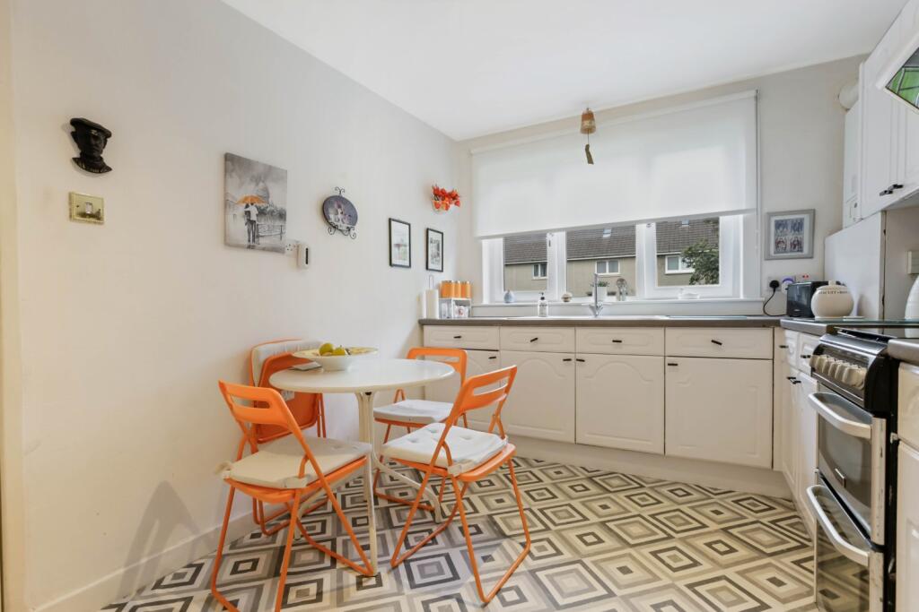 Apartment in Paisley, Renfrewshire - View 5