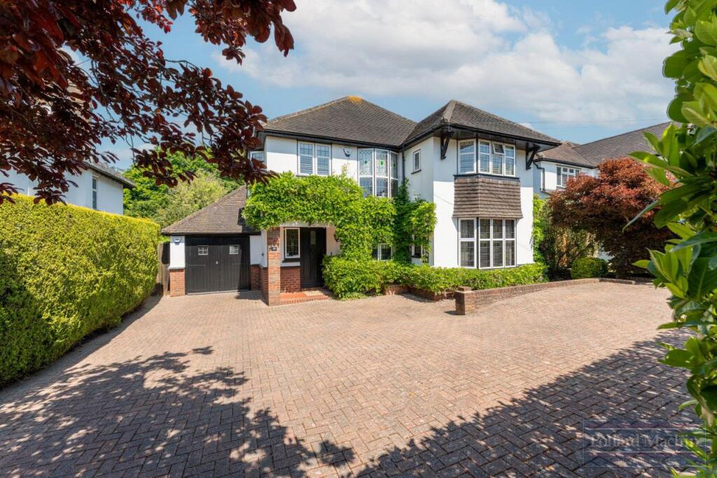 House in South Croydon, Sanderstead - View 2