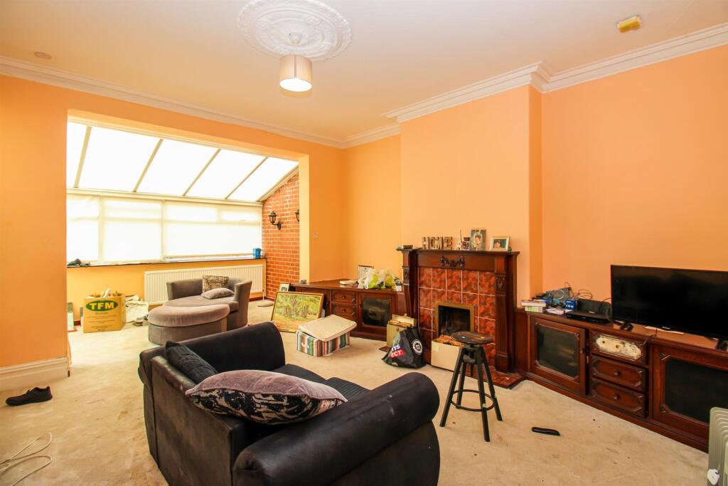 House in Wakefield - View 5