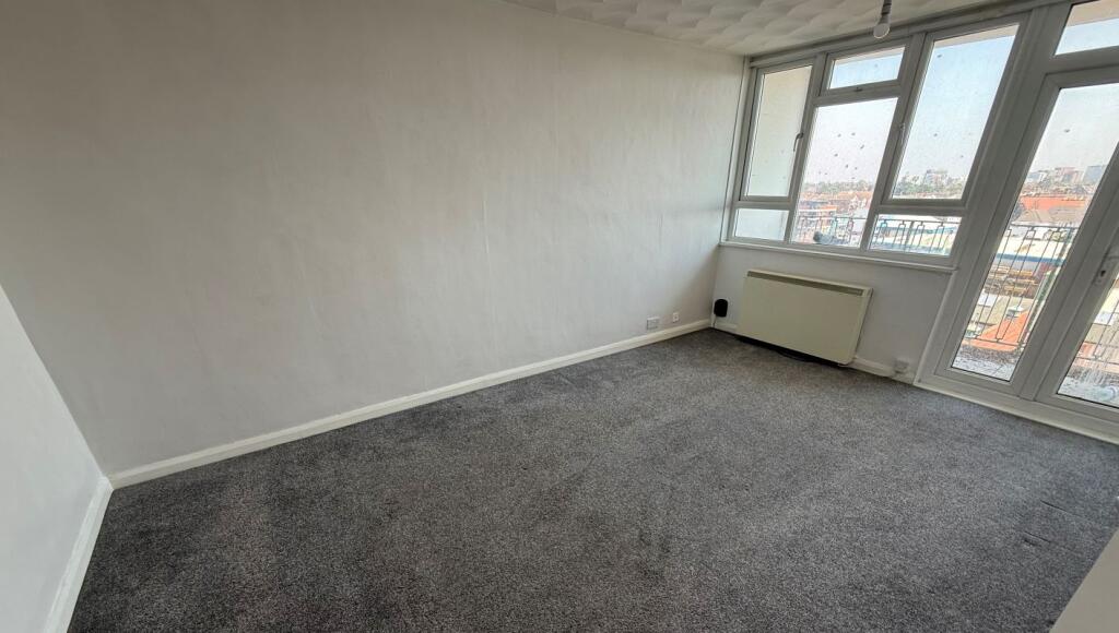 Apartment in Southend-on-Sea - View 5