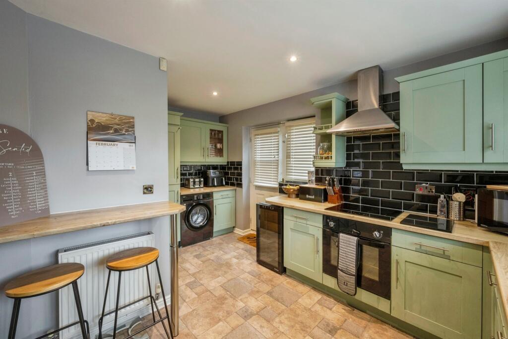 Sunningdale Drive, Edlington, Doncaster photo 3