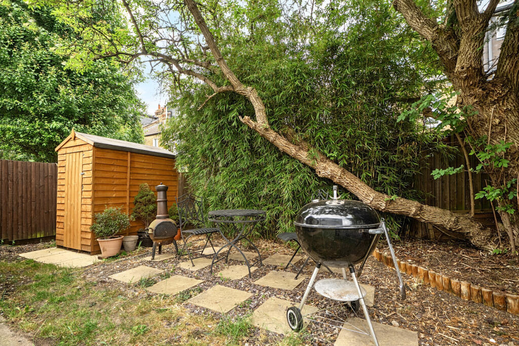 Apartment in London, The Apostles, Raynes Park - View 4
