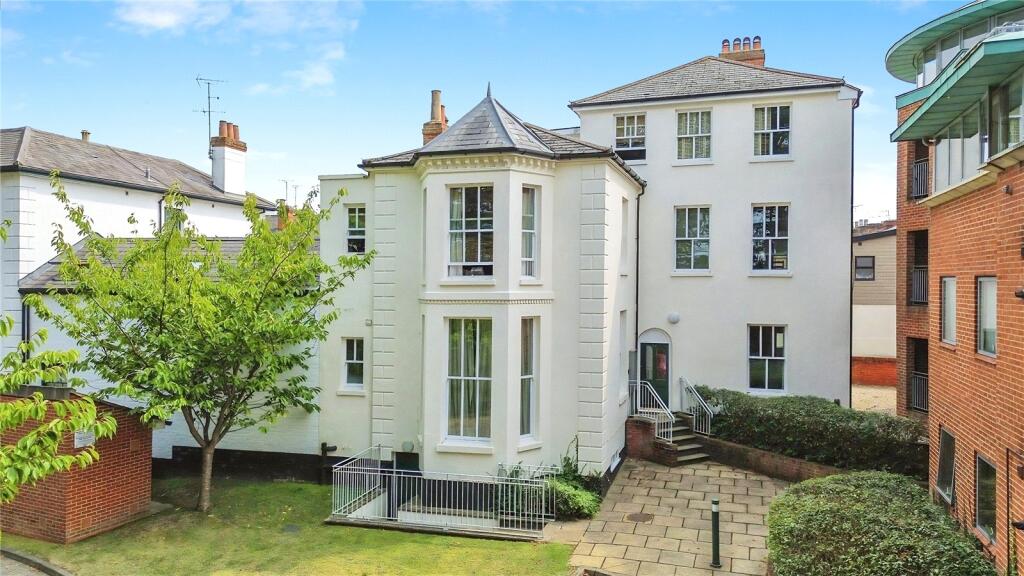 Studio flat on Tilehurst Road, Reading, Berkshire, RG1, £170,000
