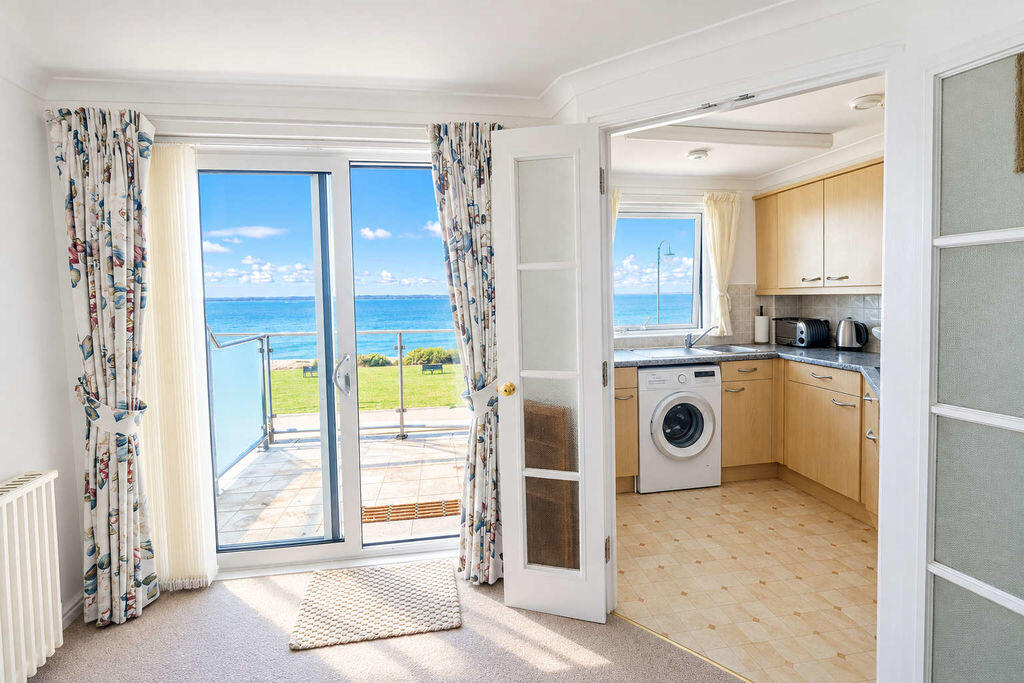 Apartment in Gosport, Lee-on-the-Solent - More