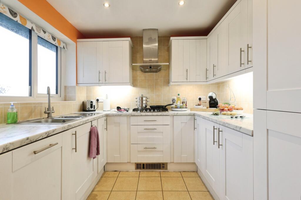 Additional image 4 of Ling Park Avenue, Bradford, BD15